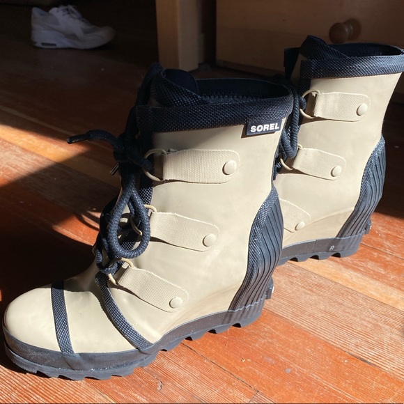 Sorel Beige and Black Winter Boots - Picture 7 of 10